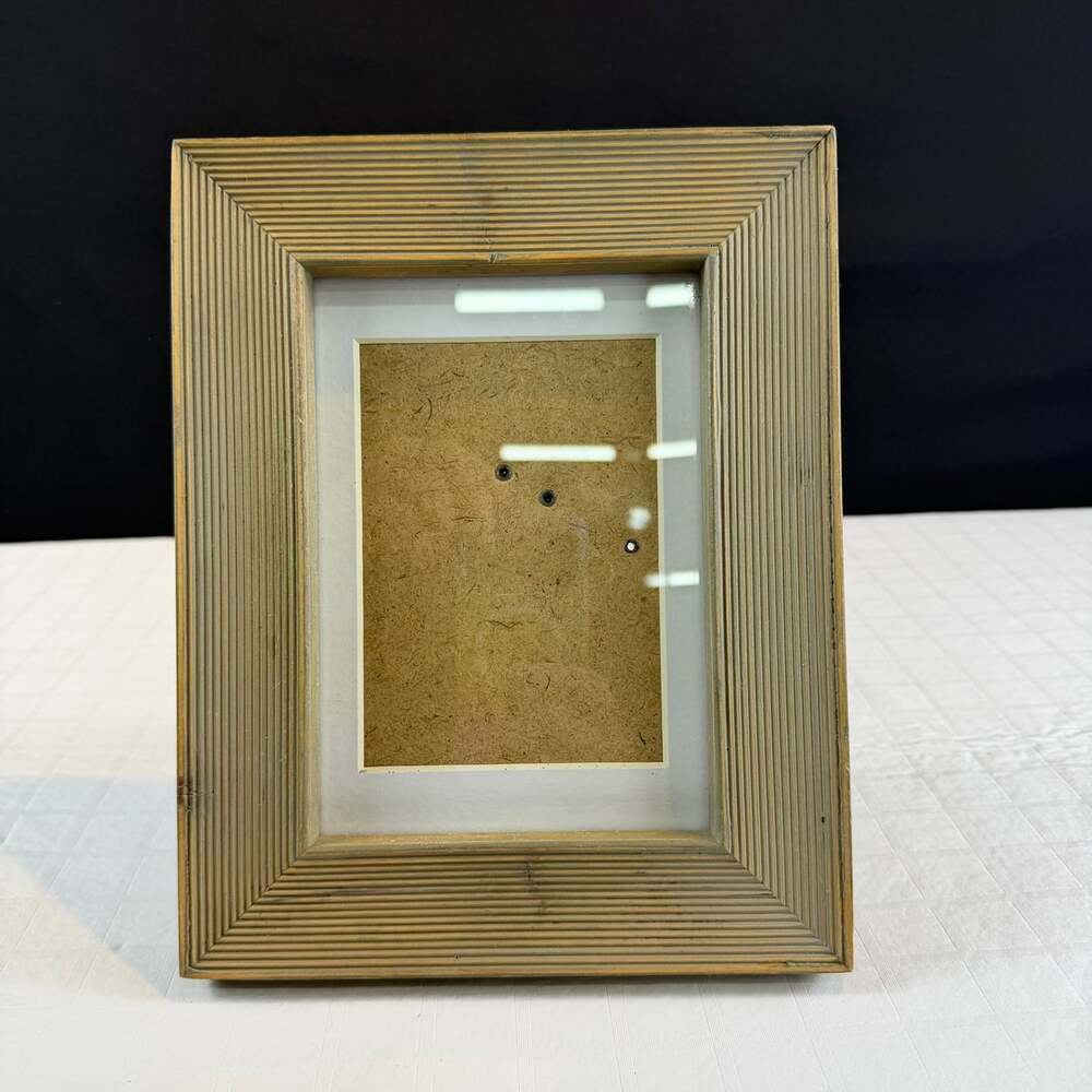 Wilton Industries Ribbed Barnwood Frame 5x7*